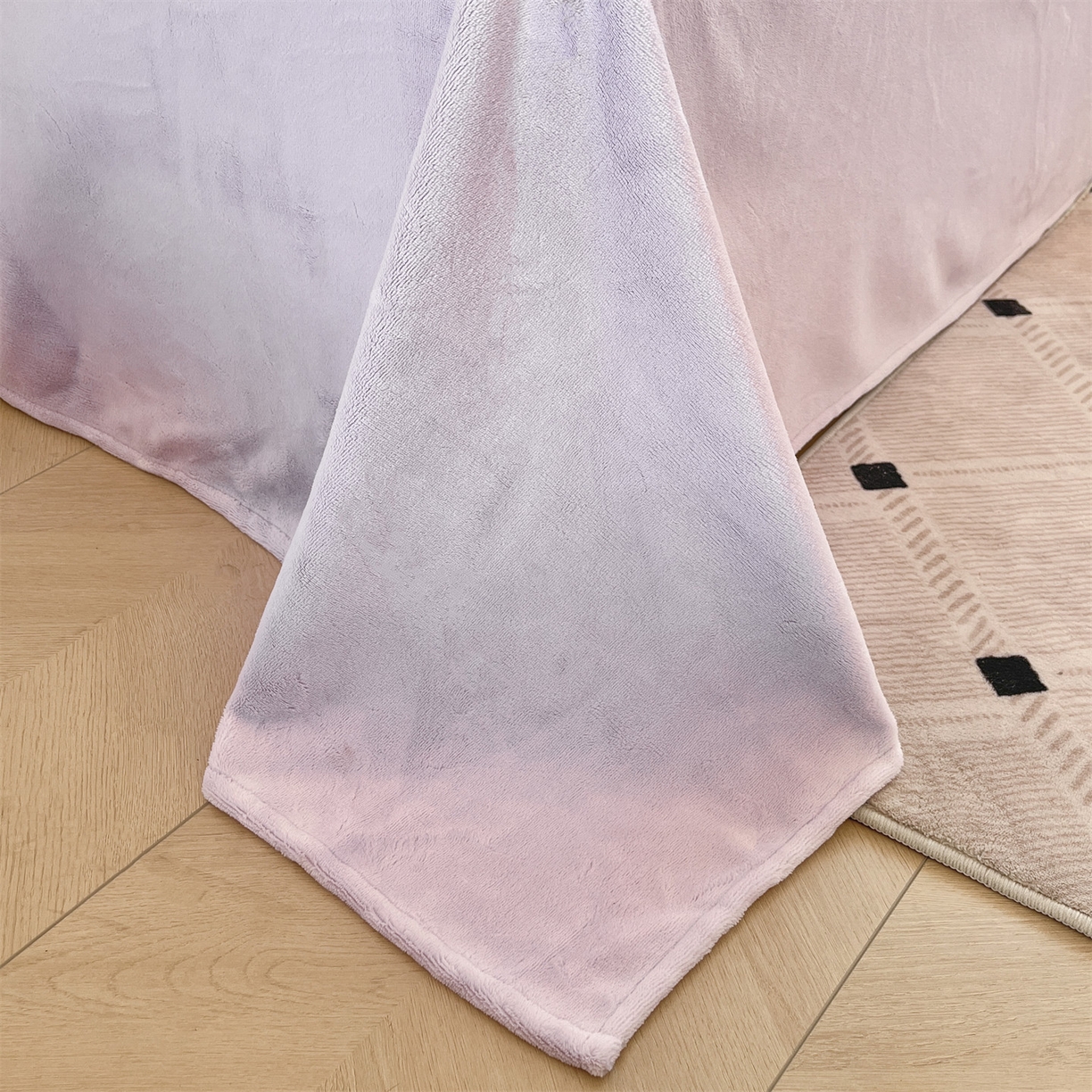 91家纺网 家纺一手货源 找家纺 梦幻之城 2025新款雕花绒牛奶绒系列四件套-花琦 花琦-丁香紫