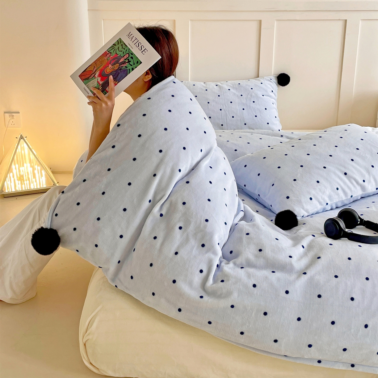 91家纺网 家纺一手货源 找家纺 丽涵家纺 2025秋冬新品混搭波点牛奶绒四件套-拍摄风格一 波点-蓝色