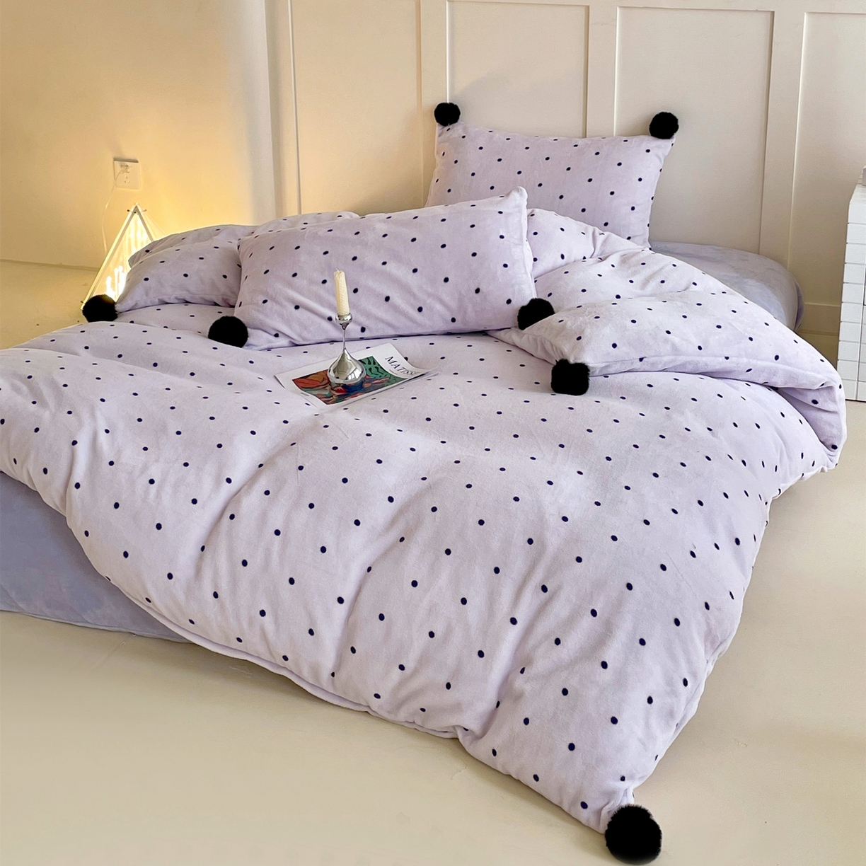 91家纺网 家纺一手货源 找家纺 丽涵家纺 2025秋冬新品混搭波点牛奶绒四件套-拍摄风格一 波点-紫色