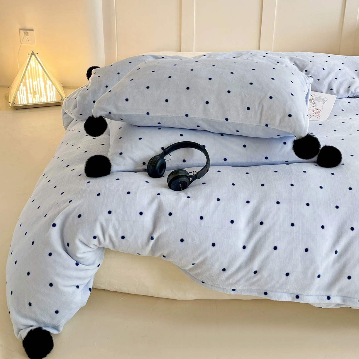 丽涵家纺 2025秋冬新品混搭波点牛奶绒四件套-拍摄风格一 波点-蓝色