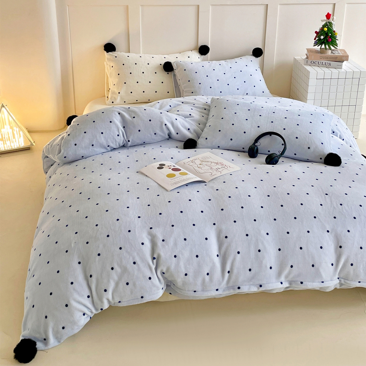 91家纺网 家纺一手货源 找家纺 丽涵家纺 2025秋冬新品混搭波点牛奶绒四件套-拍摄风格一 波点-蓝色