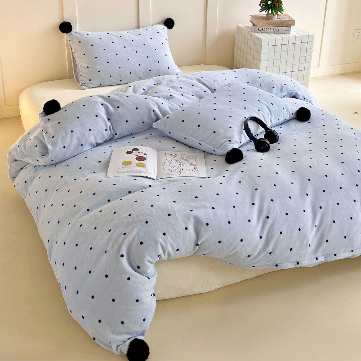 91家纺网 家纺一手货源 找家纺 丽涵家纺 2025秋冬新品混搭波点牛奶绒四件套-拍摄风格一 波点-蓝色