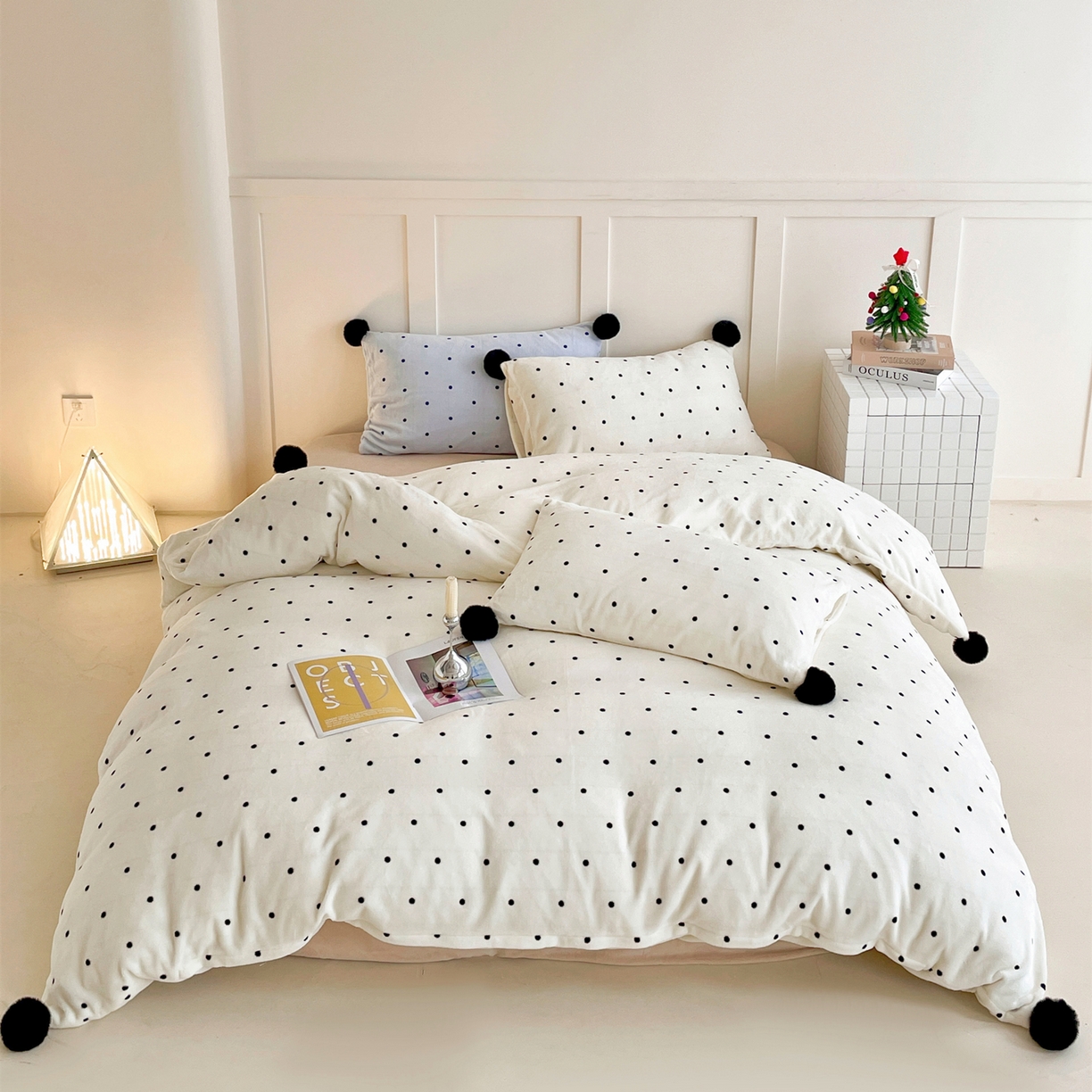 91家纺网 家纺一手货源 找家纺 丽涵家纺 2025秋冬新品混搭波点牛奶绒四件套-拍摄风格一 波点-奶白