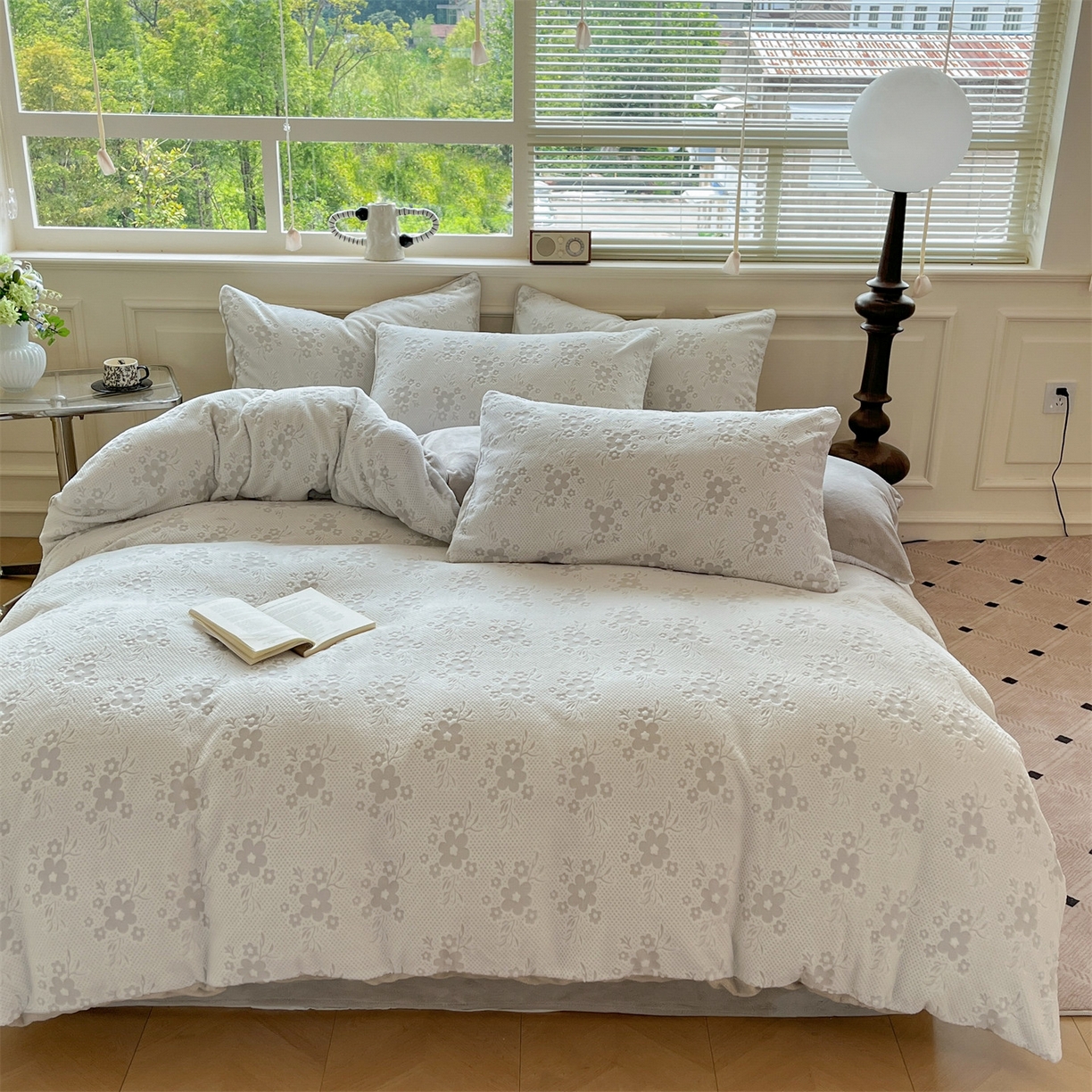 91家纺网 家纺一手货源 找家纺 梦幻之城 2025新款雕花绒牛奶绒系列四件套-花琦 花琦-香草灰