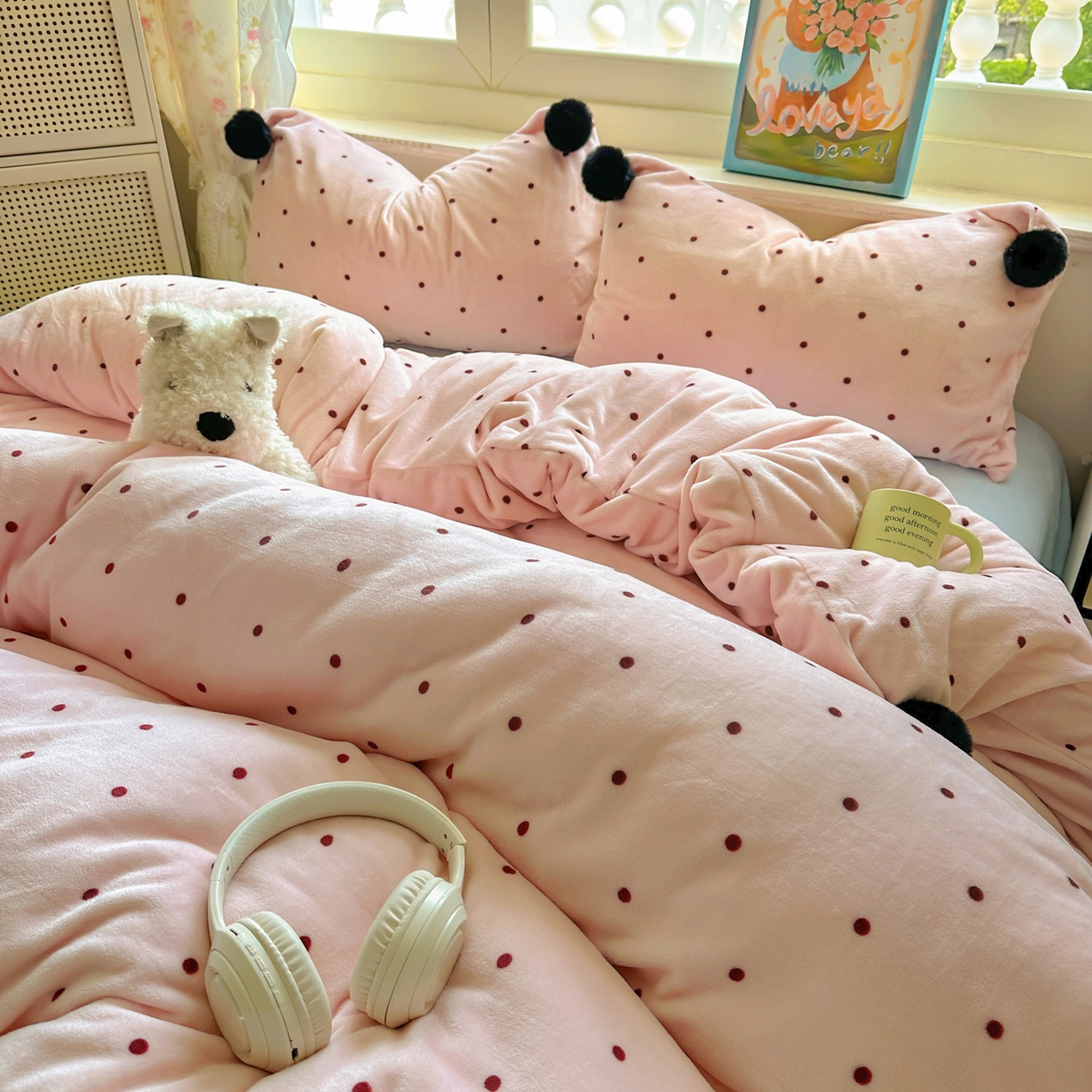 91家纺网 家纺一手货源 找家纺 （总）丽涵家纺 2025秋冬新品混搭波点牛奶绒四件套三件套-拍摄风格二