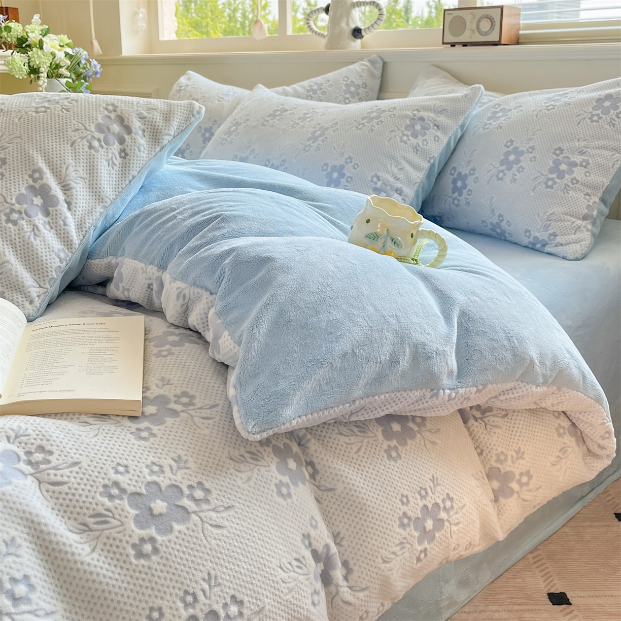 91家纺网 家纺一手货源 找家纺 梦幻之城 2025新款雕花绒牛奶绒系列四件套-花琦 花琦-天空蓝