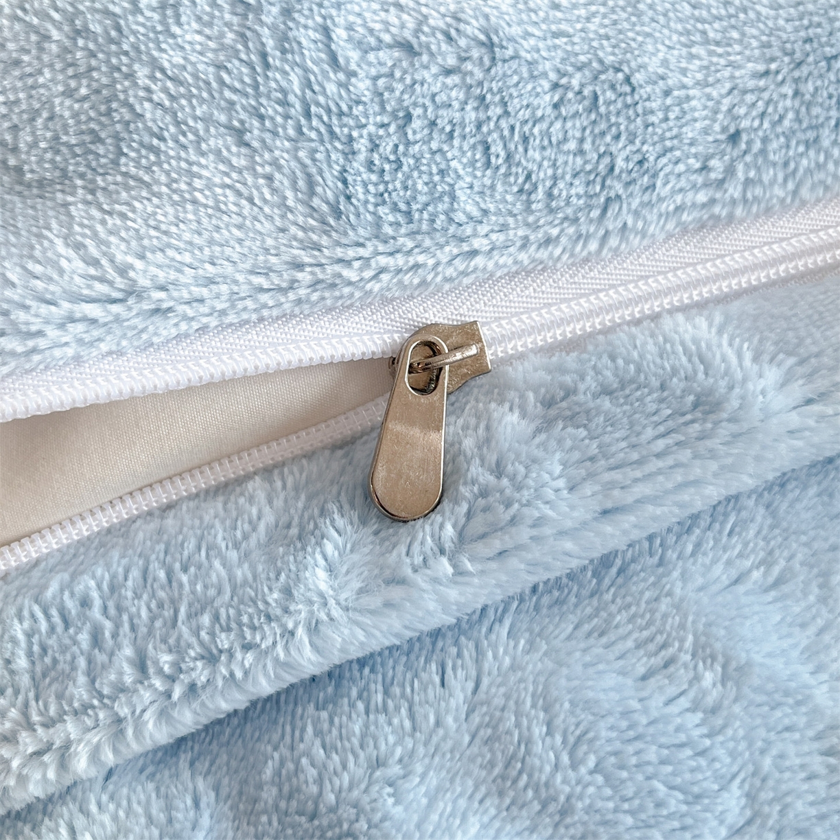 91家纺网 家纺一手货源 找家纺 梦幻之城 2025新款雕花绒牛奶绒系列四件套-花琦 花琦-天空蓝