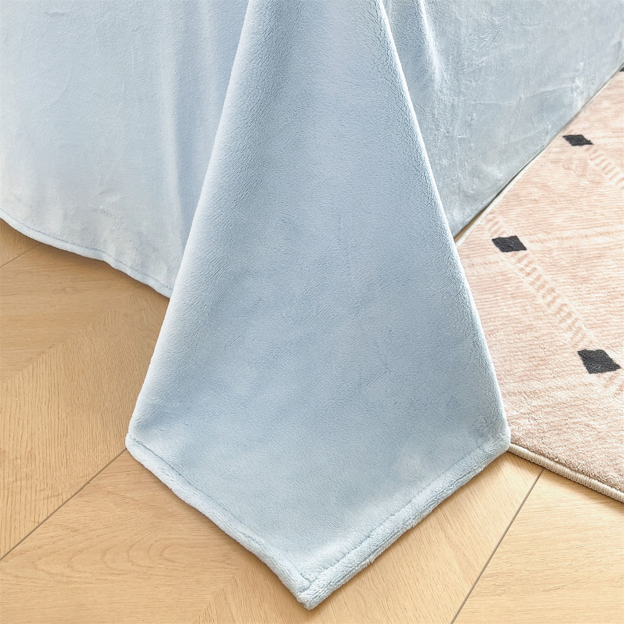 91家纺网 家纺一手货源 找家纺 梦幻之城 2025新款雕花绒牛奶绒系列四件套-花琦 花琦-天空蓝