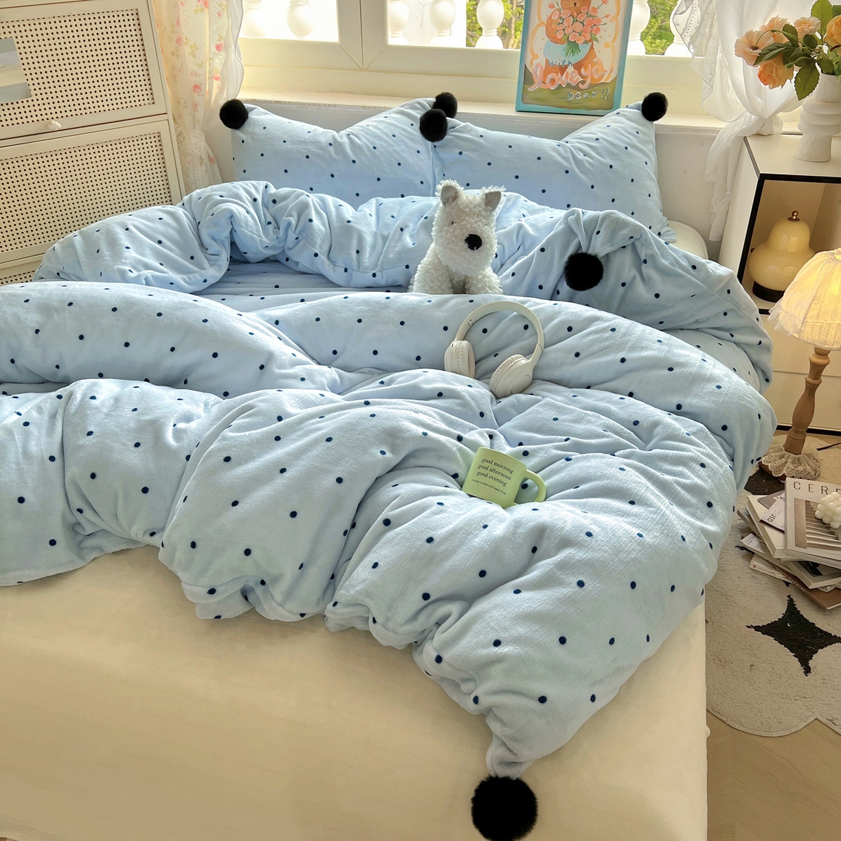 91家纺网 家纺一手货源 找家纺 丽涵家纺 2025秋冬新品混搭波点牛奶绒四件套三件套-拍摄风格二 波点-蓝色