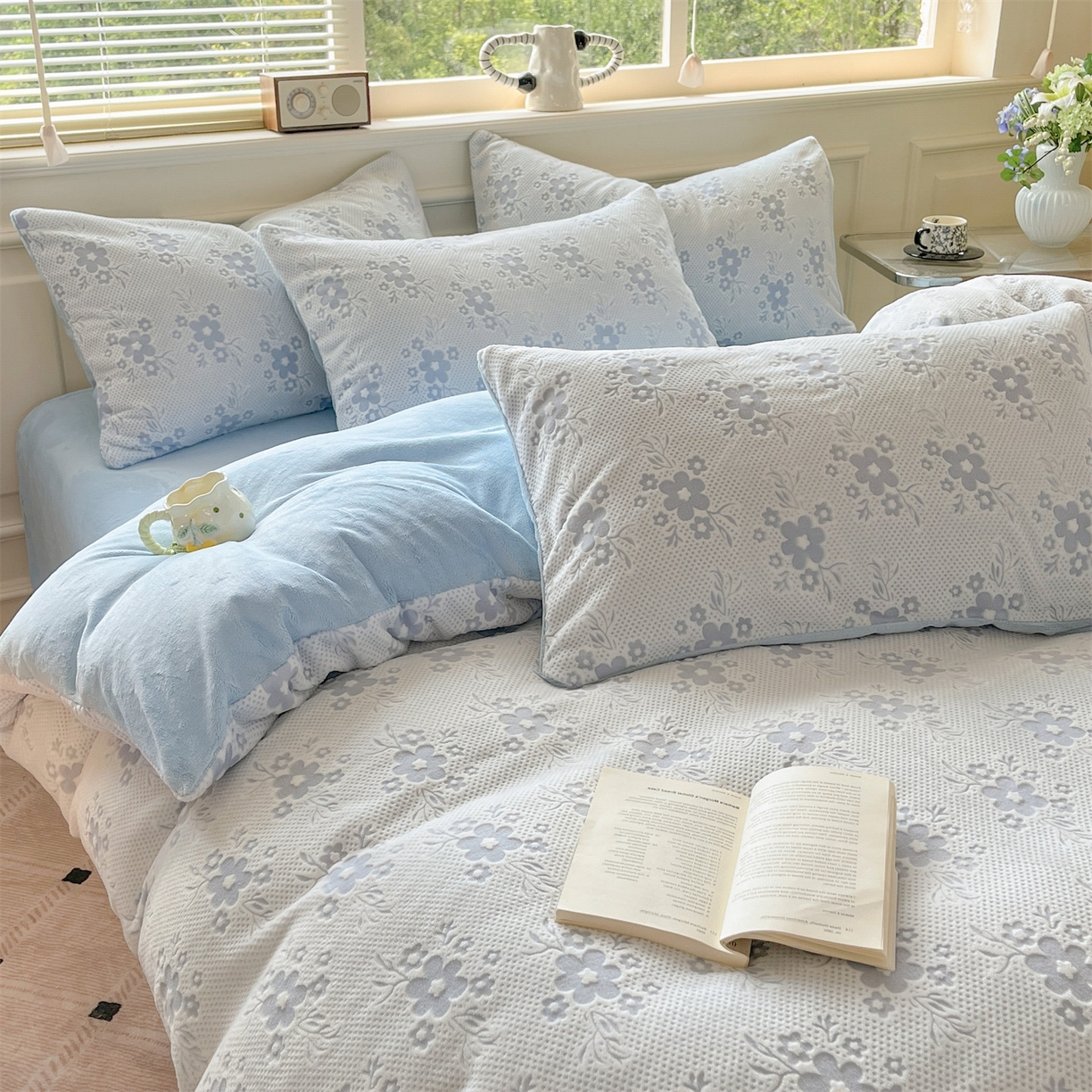 91家纺网 家纺一手货源 找家纺 梦幻之城 2025新款雕花绒牛奶绒系列四件套-花琦 花琦-天空蓝