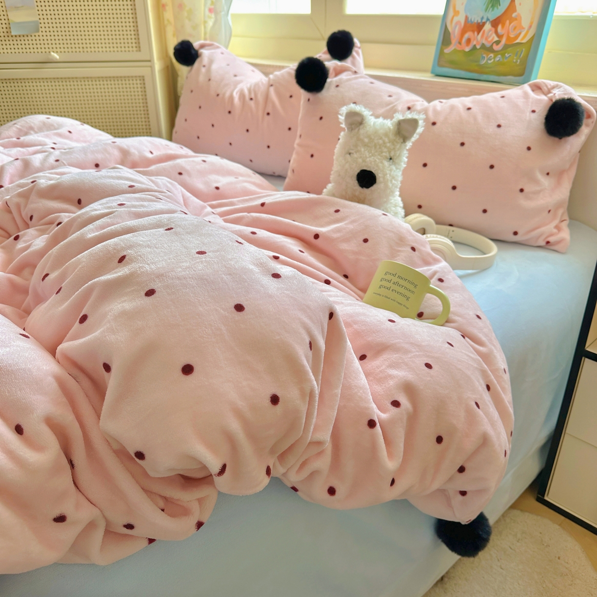 91家纺网 家纺一手货源 找家纺 （总）丽涵家纺 2025秋冬新品混搭波点牛奶绒四件套三件套-拍摄风格二