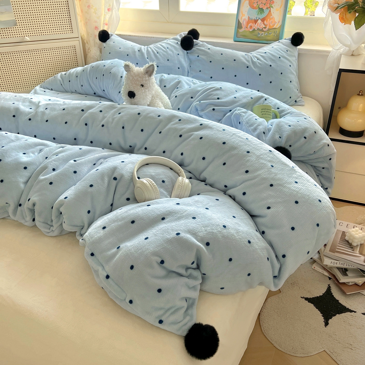 91家纺网 家纺一手货源 找家纺 丽涵家纺 2025秋冬新品混搭波点牛奶绒四件套三件套-拍摄风格二 波点-蓝色