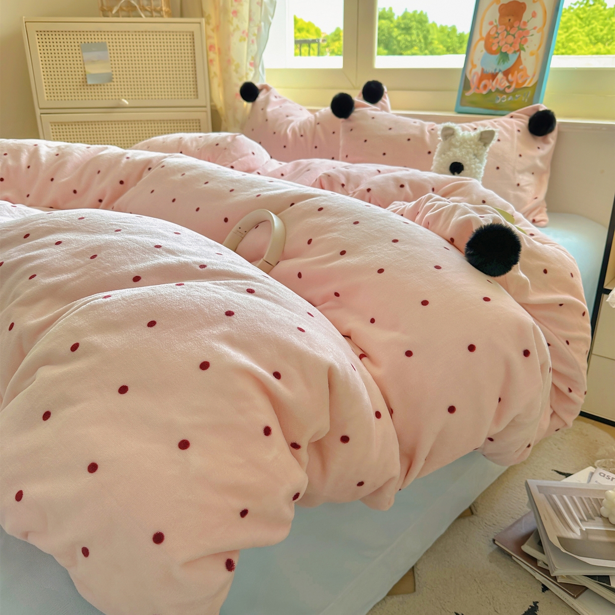 91家纺网 家纺一手货源 找家纺 （总）丽涵家纺 2025秋冬新品混搭波点牛奶绒四件套三件套-拍摄风格二