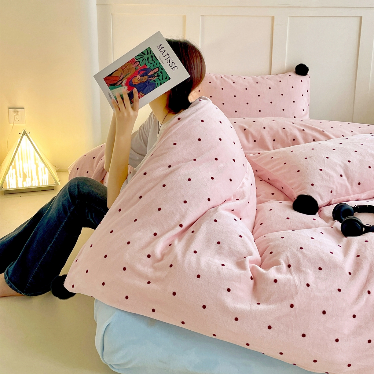 91家纺网 家纺一手货源 找家纺 丽涵家纺 2025秋冬新品混搭波点牛奶绒四件套-拍摄风格一 波点-粉色