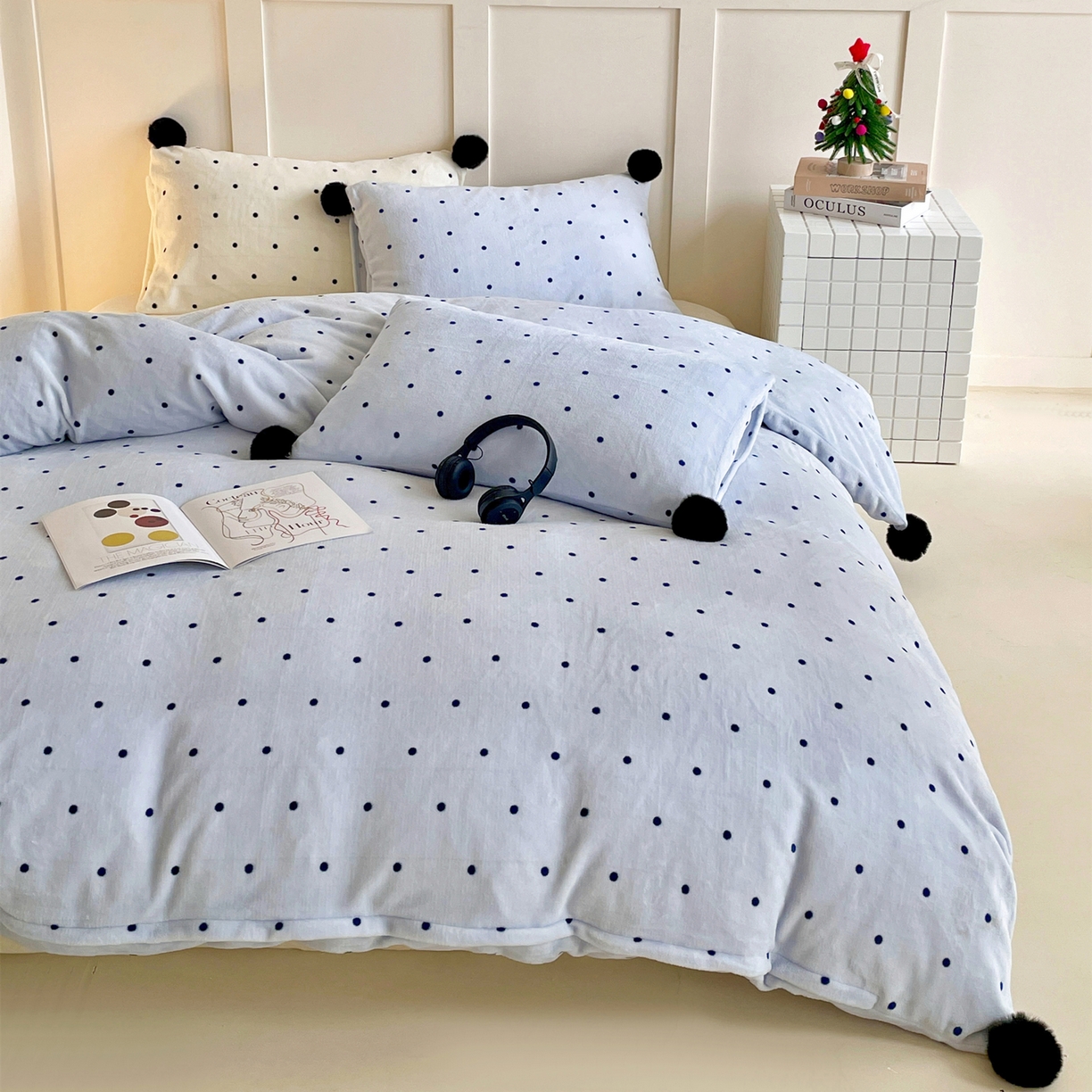 91家纺网 家纺一手货源 找家纺 丽涵家纺 2025秋冬新品混搭波点牛奶绒四件套-拍摄风格一 波点-蓝色