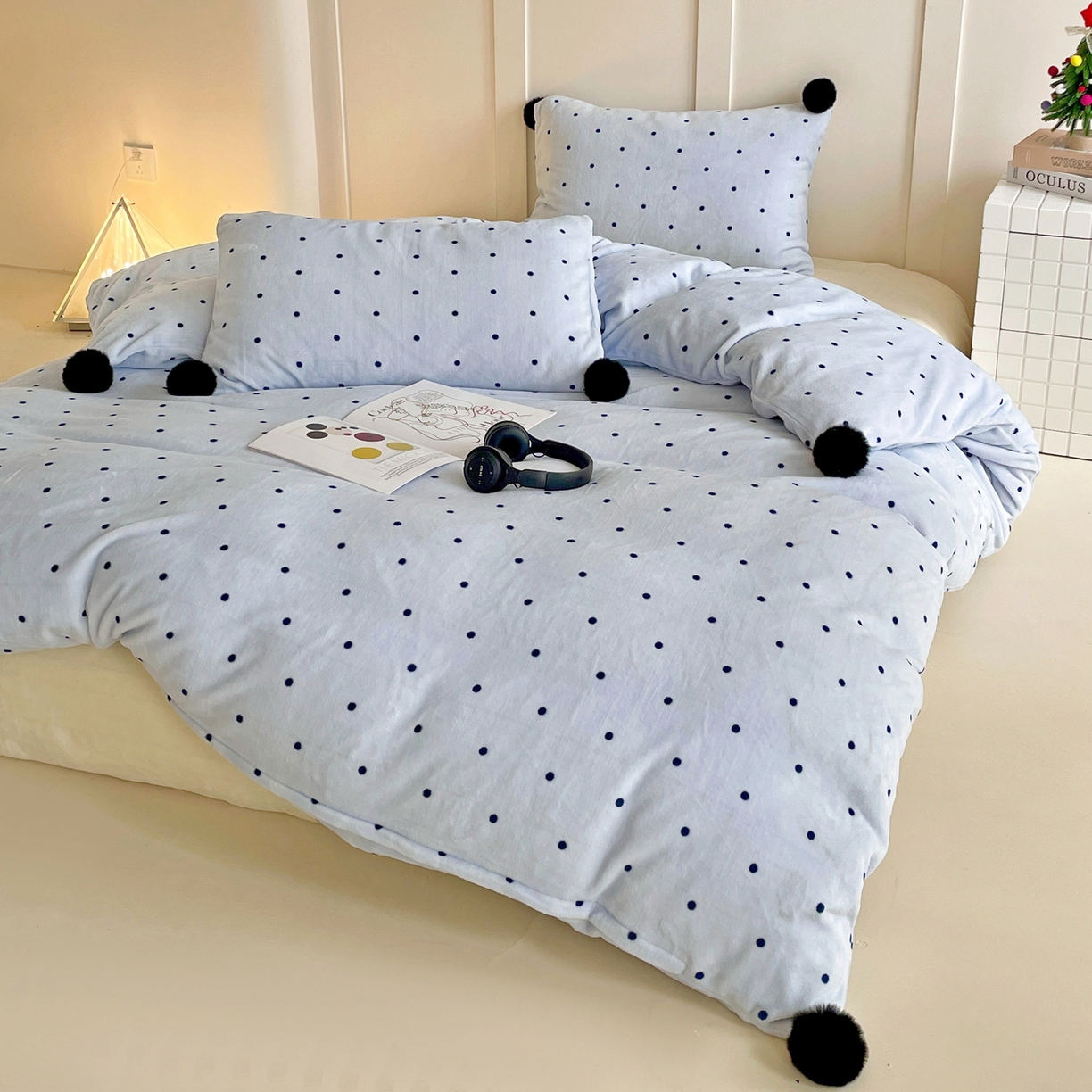 91家纺网 家纺一手货源 找家纺 丽涵家纺 2025秋冬新品混搭波点牛奶绒四件套-拍摄风格一 波点-蓝色