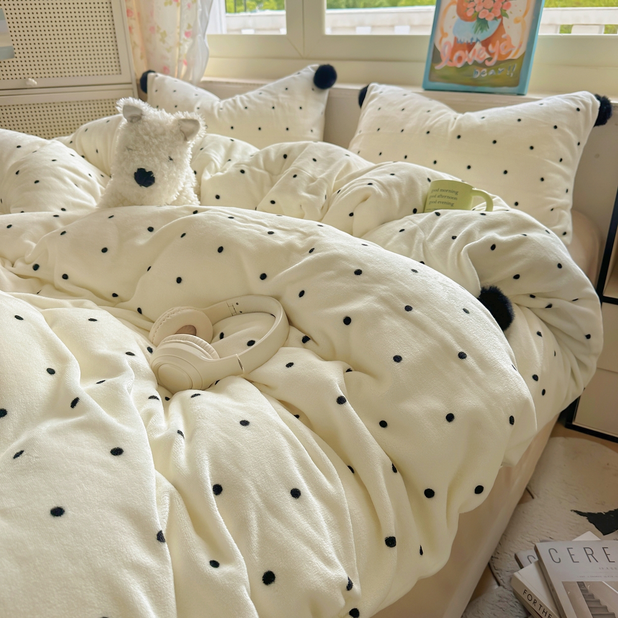 91家纺网 家纺一手货源 找家纺 丽涵家纺 2025秋冬新品混搭波点牛奶绒四件套三件套-拍摄风格二 波点-奶白