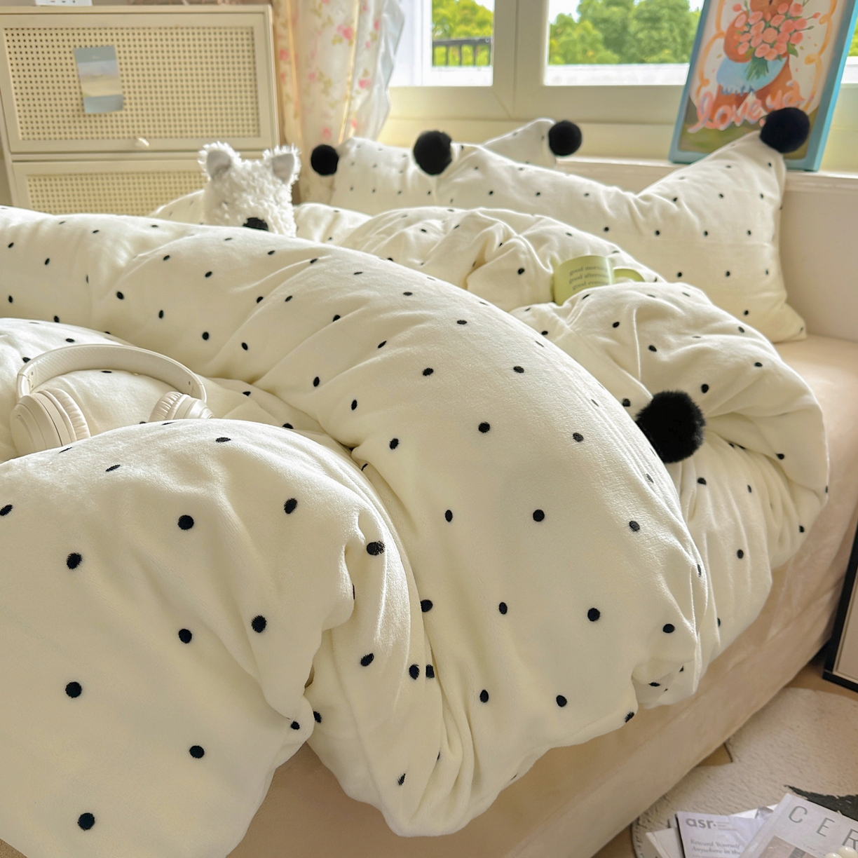 91家纺网 家纺一手货源 找家纺 丽涵家纺 2025秋冬新品混搭波点牛奶绒四件套三件套-拍摄风格二 波点-奶白