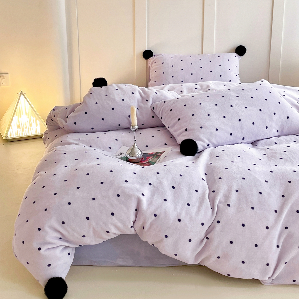 91家纺网 家纺一手货源 找家纺 （总）丽涵家纺 2025秋冬新品混搭波点牛奶绒四件套-拍摄风格一