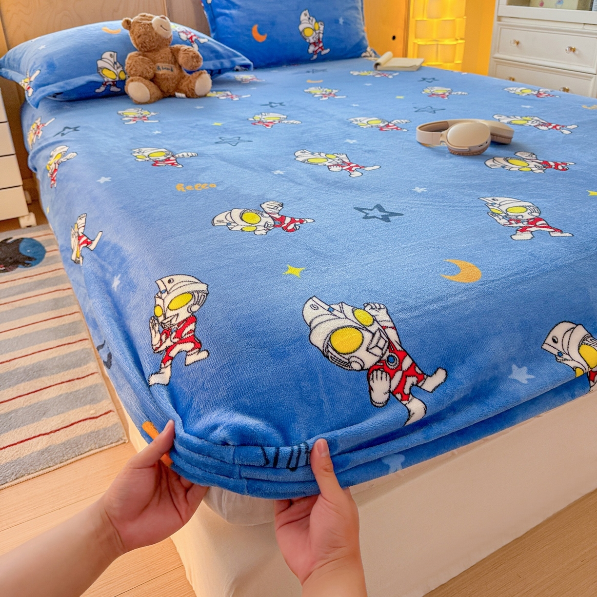 91家纺网 家纺一手货源 找家纺 名兮-2025经典奥特曼-三丽鸥高克重印花牛奶绒床笠 艾斯