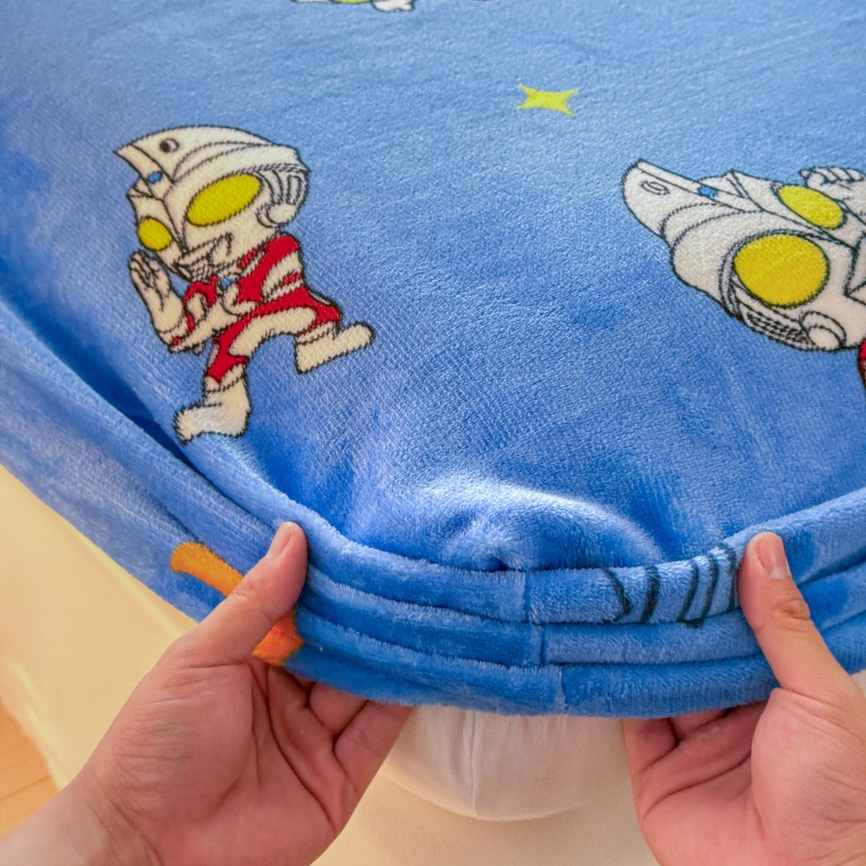 91家纺网 家纺一手货源 找家纺 名兮-2025经典奥特曼-三丽鸥高克重印花牛奶绒床笠 艾斯