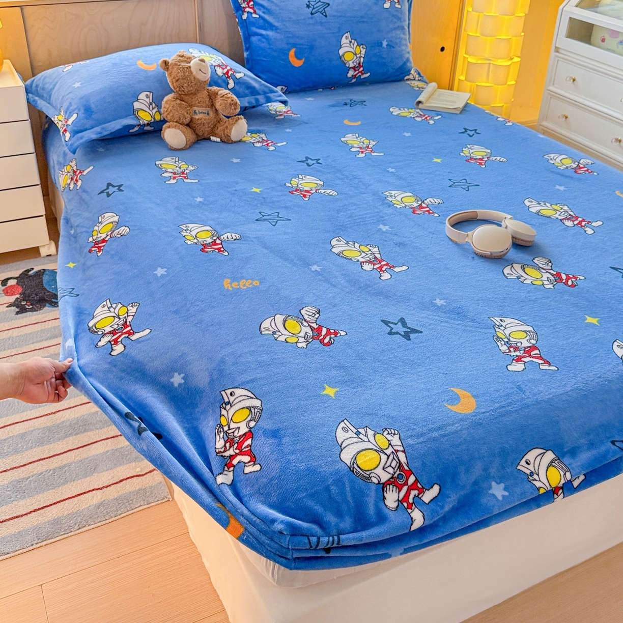 91家纺网 家纺一手货源 找家纺 名兮-2025经典奥特曼-三丽鸥高克重印花牛奶绒床笠 艾斯