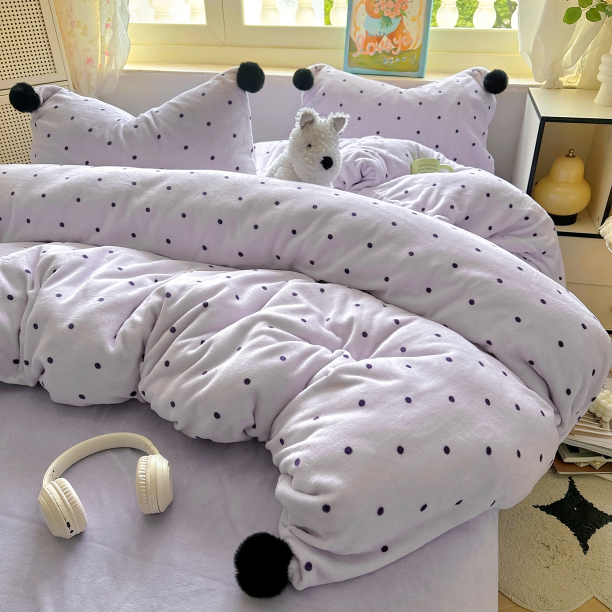 91家纺网 家纺一手货源 找家纺 丽涵家纺 2025秋冬新品混搭波点牛奶绒四件套三件套-拍摄风格二 波点-紫色