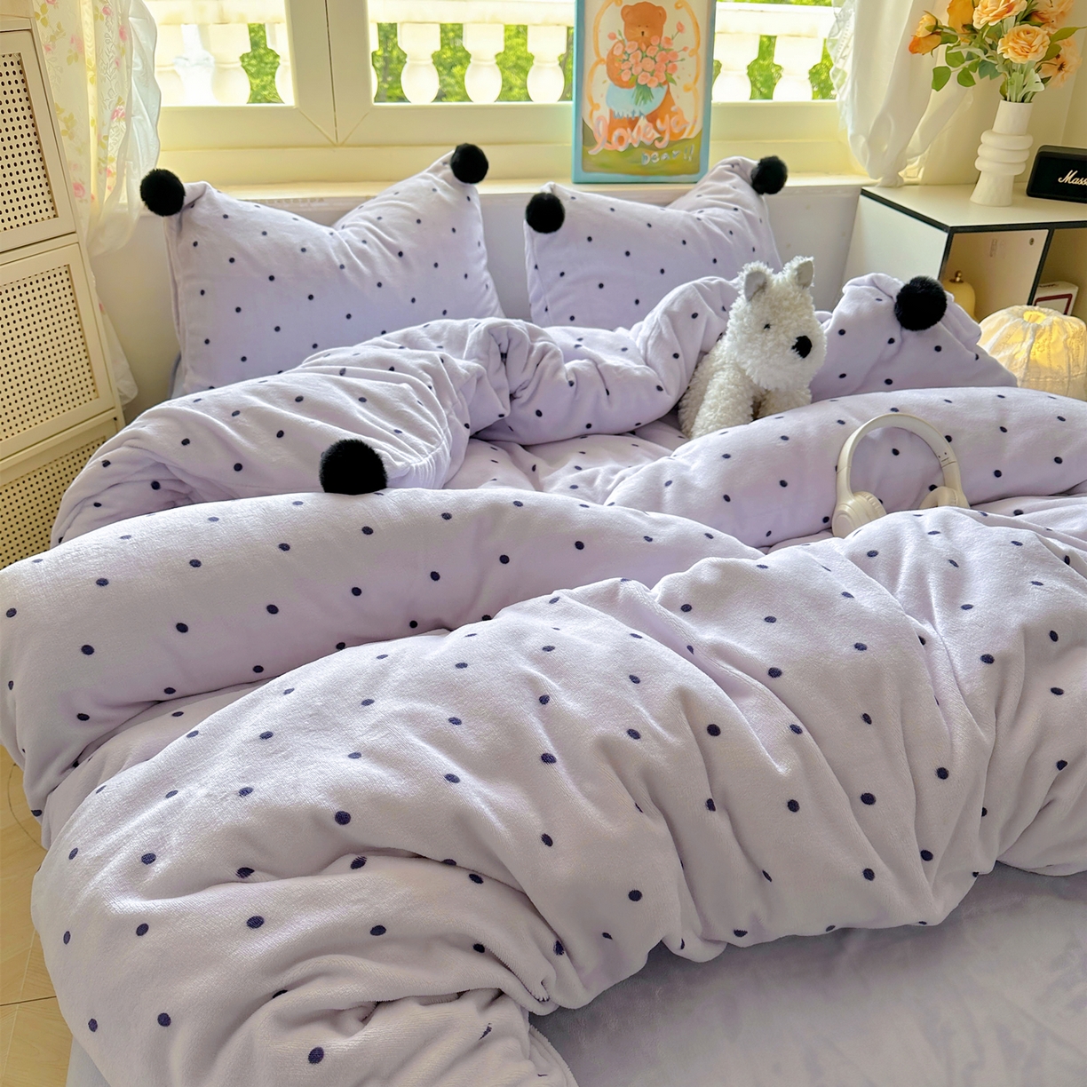 91家纺网 家纺一手货源 找家纺 丽涵家纺 2025秋冬新品混搭波点牛奶绒四件套三件套-拍摄风格二 波点-紫色