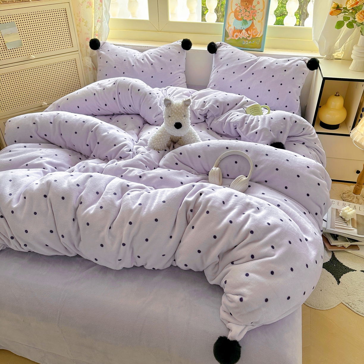 91家纺网 家纺一手货源 找家纺 丽涵家纺 2025秋冬新品混搭波点牛奶绒四件套三件套-拍摄风格二 波点-紫色