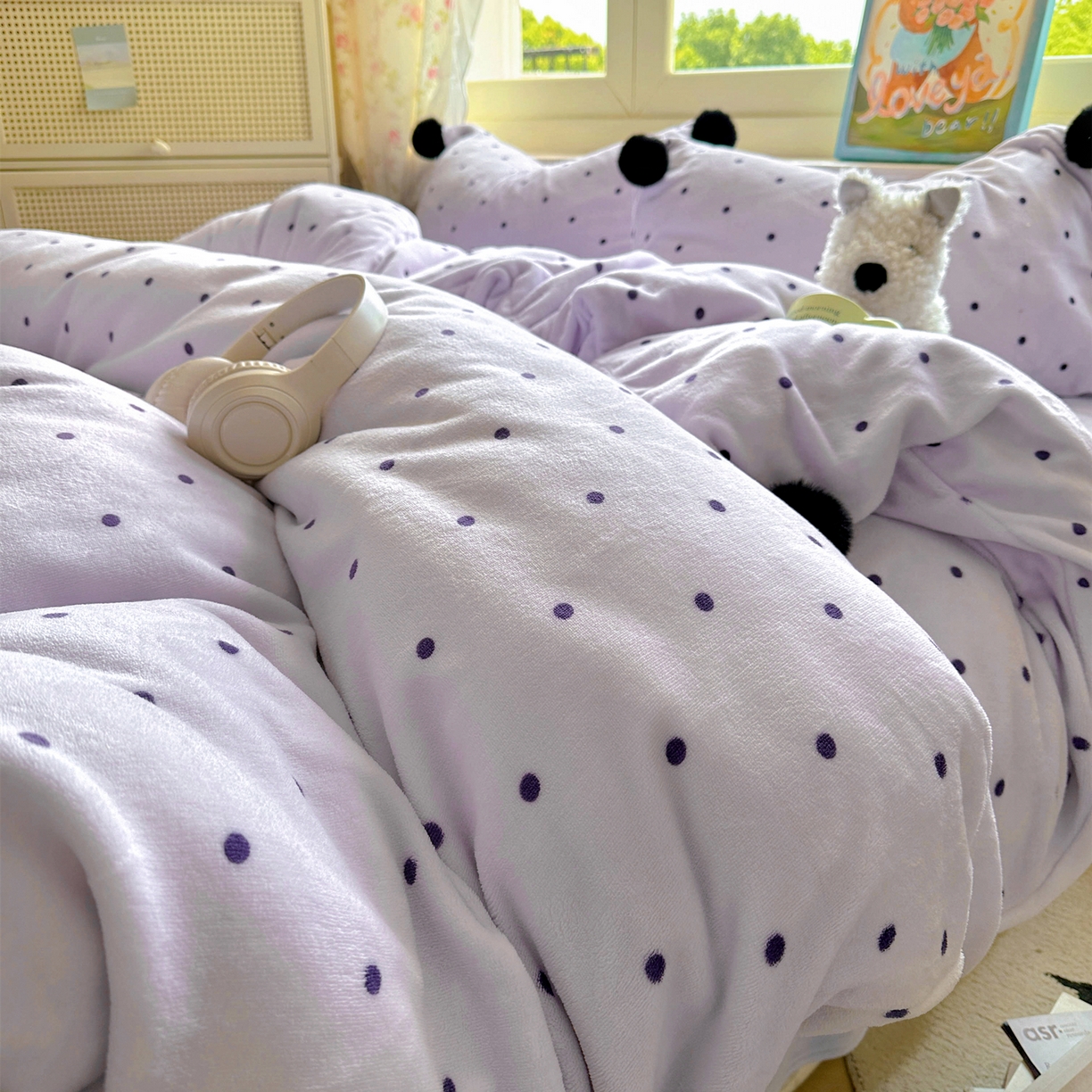 91家纺网 家纺一手货源 找家纺 丽涵家纺 2025秋冬新品混搭波点牛奶绒四件套三件套-拍摄风格二 波点-紫色