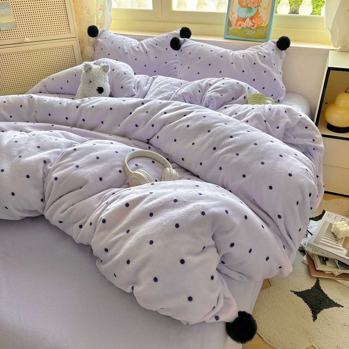 91家纺网 家纺一手货源 找家纺 丽涵家纺 2025秋冬新品混搭波点牛奶绒四件套三件套-拍摄风格二 波点-紫色