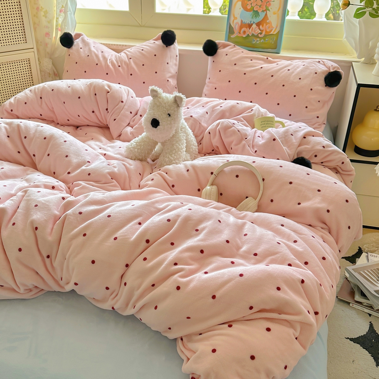 91家纺网 家纺一手货源 找家纺 丽涵家纺 2025秋冬新品混搭波点牛奶绒四件套三件套-拍摄风格二 波点-粉色