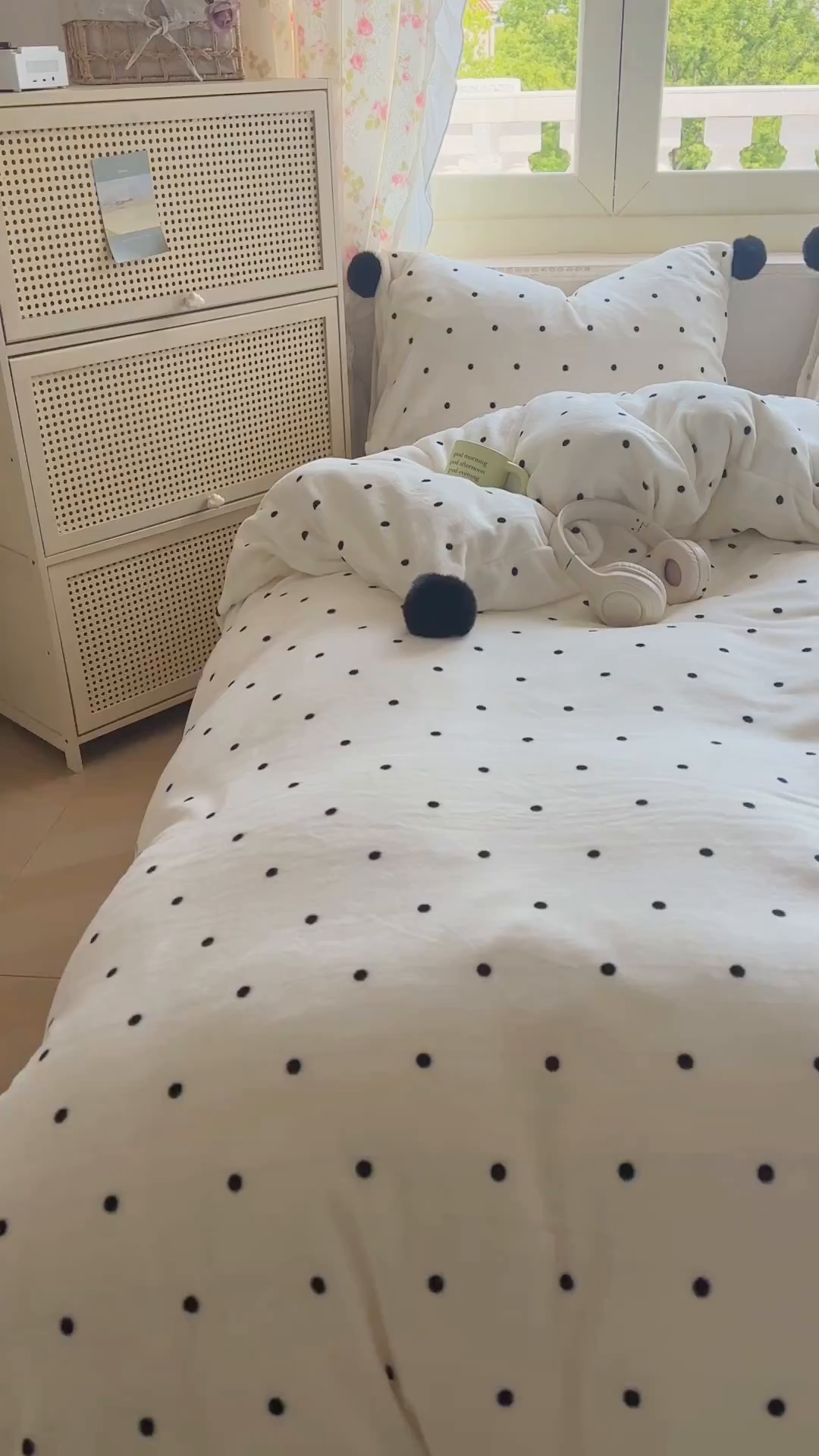 91家纺网 家纺一手货源 找家纺 丽涵家纺 2025秋冬新品混搭波点牛奶绒四件套三件套-拍摄风格二 波点-奶白