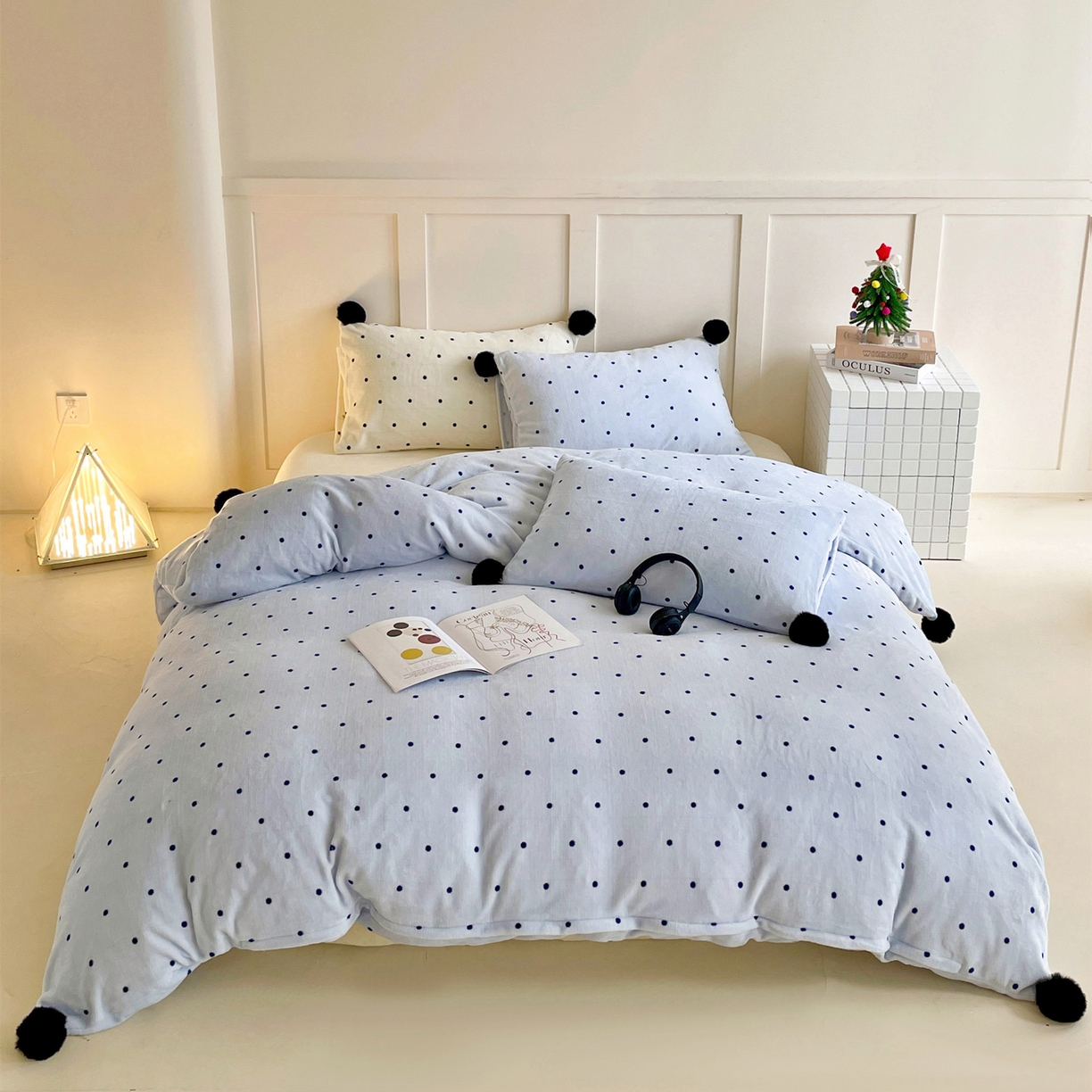 91家纺网 家纺一手货源 找家纺 丽涵家纺 2025秋冬新品混搭波点牛奶绒四件套-拍摄风格一 波点-蓝色