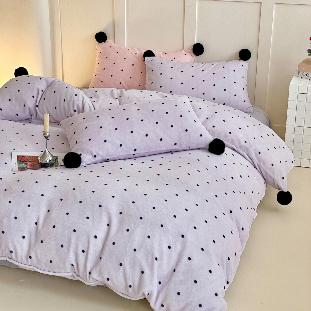 91家纺网 家纺一手货源 找家纺 丽涵家纺 2025秋冬新品混搭波点牛奶绒四件套-拍摄风格一 波点-紫色