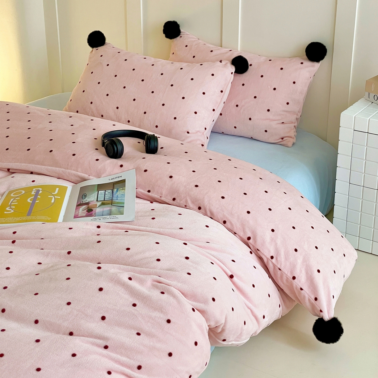 91家纺网 家纺一手货源 找家纺 丽涵家纺 2025秋冬新品混搭波点牛奶绒四件套-拍摄风格一 波点-粉色