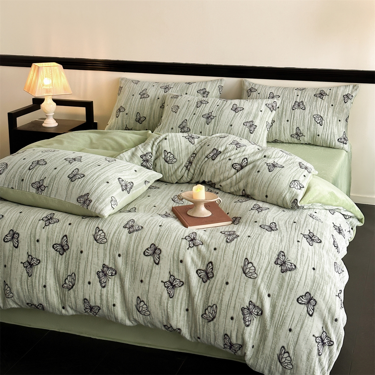 91家纺网 家纺一手货源 找家纺 梦幻之城 2025新款雕花牛奶绒系列四件套-蝶缦 蝶缦-月白绿