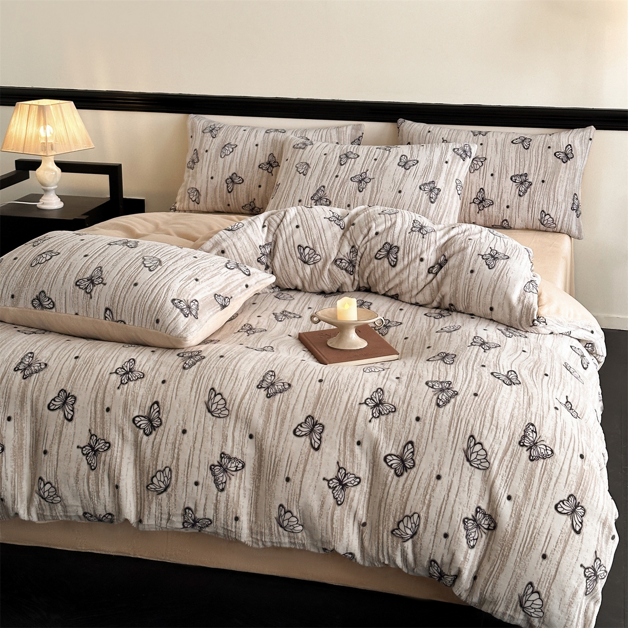 91家纺网 家纺一手货源 找家纺 梦幻之城 2025新款雕花牛奶绒系列四件套-蝶缦 蝶缦-香槟色