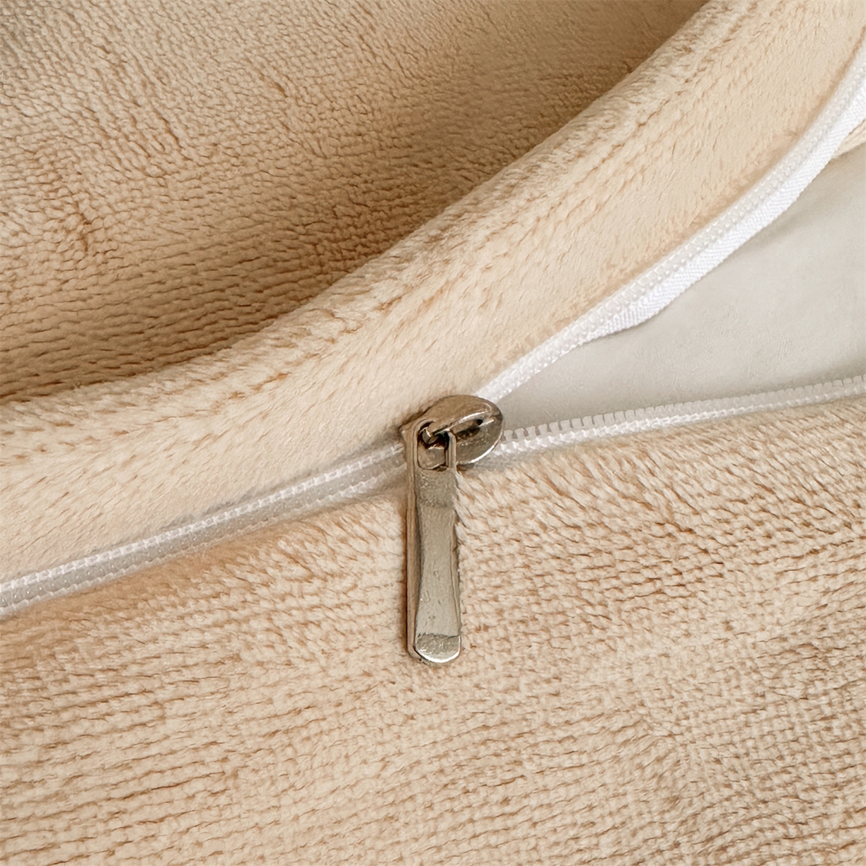 91家纺网 家纺一手货源 找家纺 梦幻之城 2025新款雕花牛奶绒系列四件套-蝶缦 蝶缦-香槟色