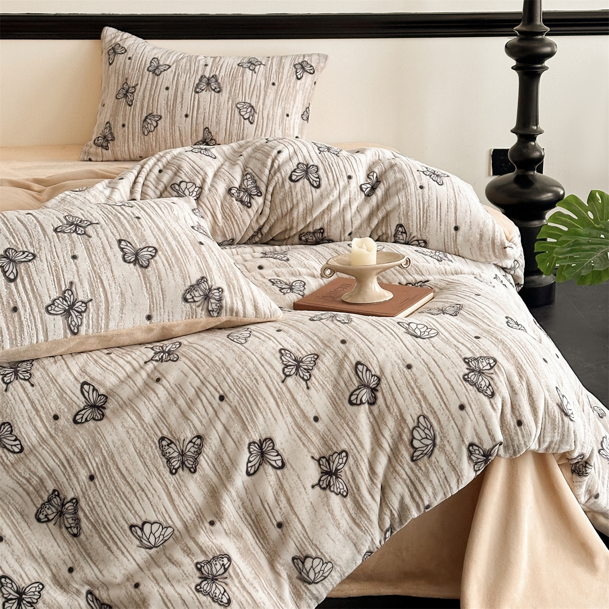 91家纺网 家纺一手货源 找家纺 梦幻之城 2025新款雕花牛奶绒系列四件套-蝶缦 蝶缦-香槟色