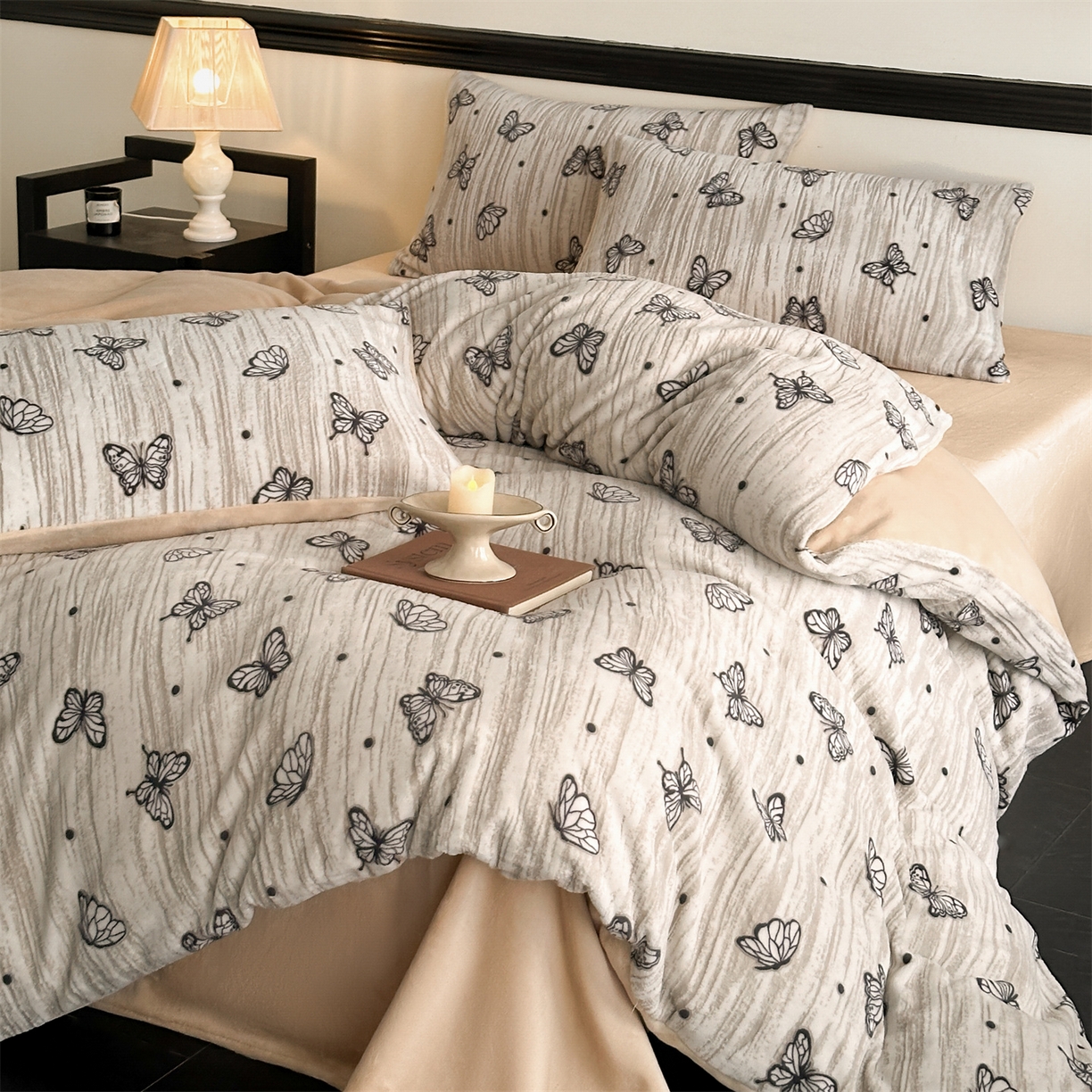 91家纺网 家纺一手货源 找家纺 梦幻之城 2025新款雕花牛奶绒系列四件套-蝶缦 蝶缦-香槟色