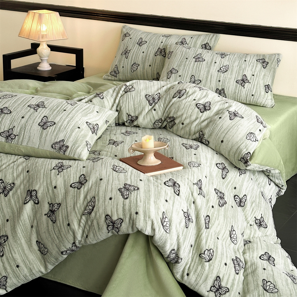 91家纺网 家纺一手货源 找家纺 梦幻之城 2025新款雕花牛奶绒系列四件套-蝶缦 蝶缦-月白绿