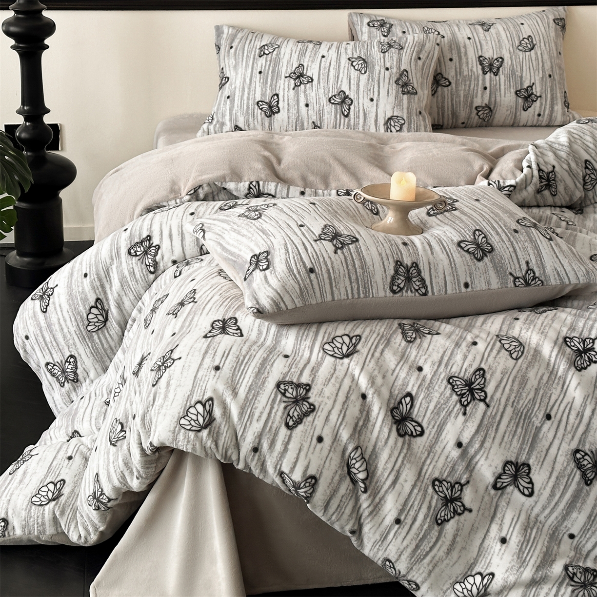 91家纺网 家纺一手货源 找家纺 梦幻之城 2025新款雕花牛奶绒系列四件套-蝶缦 蝶缦-香草灰