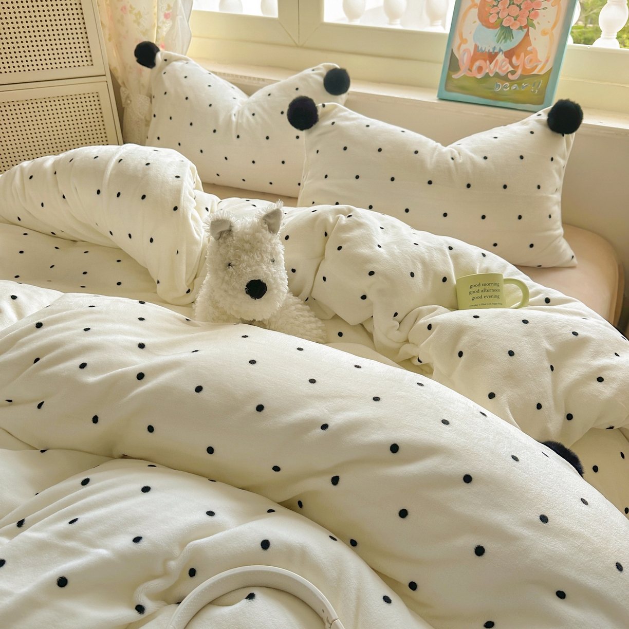 91家纺网 家纺一手货源 找家纺 丽涵家纺 2025秋冬新品混搭波点牛奶绒四件套三件套-拍摄风格二 波点-奶白