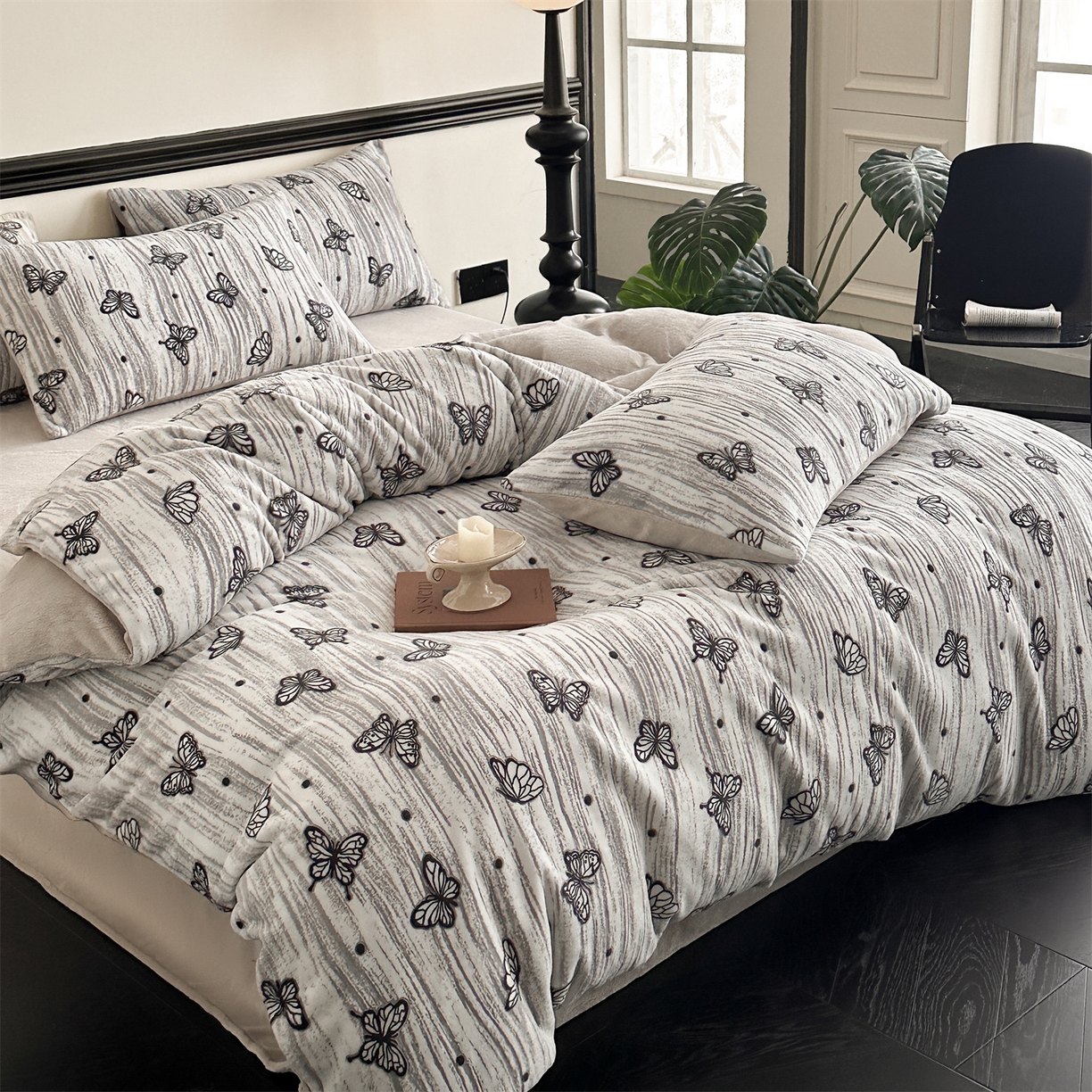 91家纺网 家纺一手货源 找家纺 梦幻之城 2025新款雕花牛奶绒系列四件套-蝶缦 蝶缦-香草灰