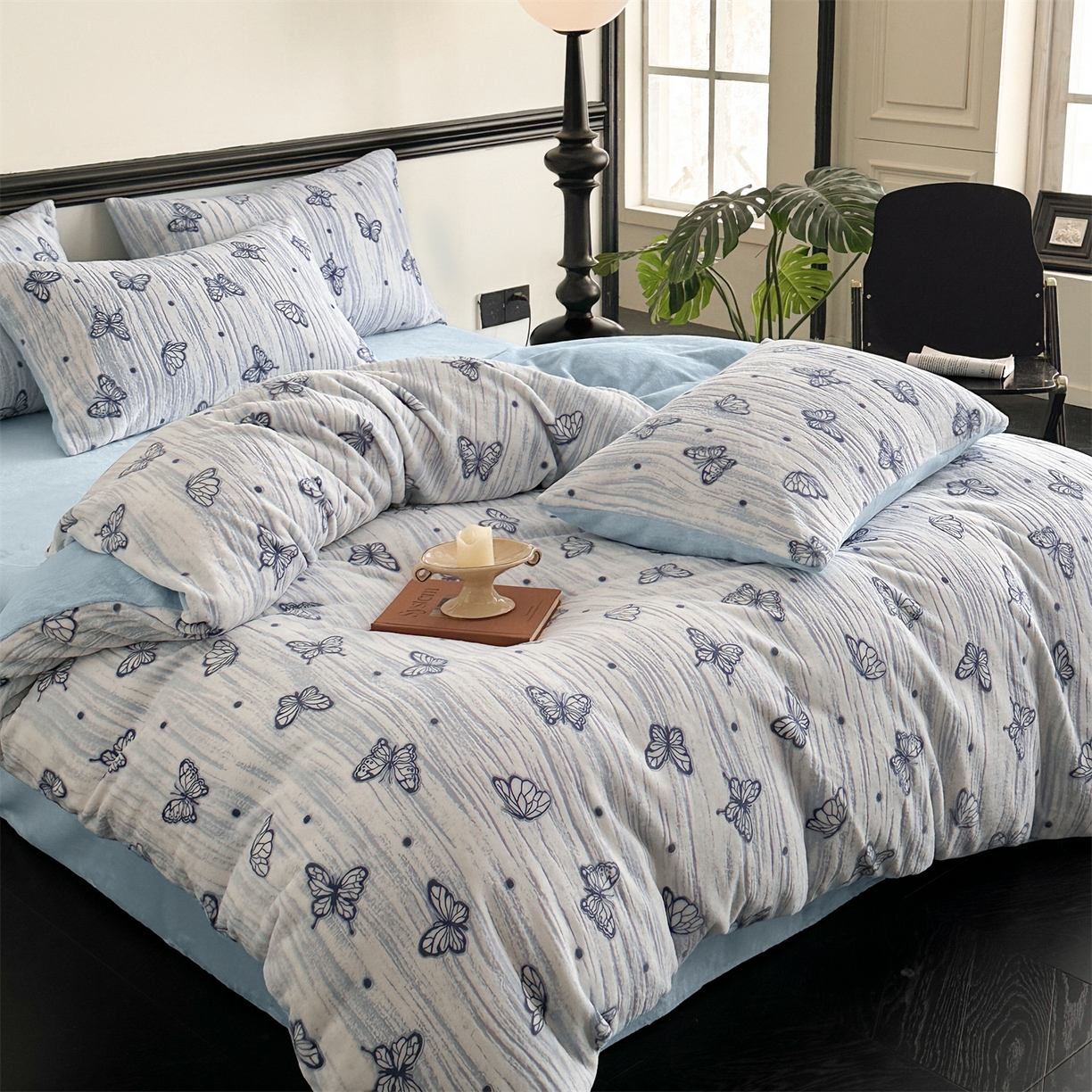 91家纺网 家纺一手货源 找家纺 梦幻之城 2025新款雕花牛奶绒系列四件套-蝶缦 蝶缦-天空蓝