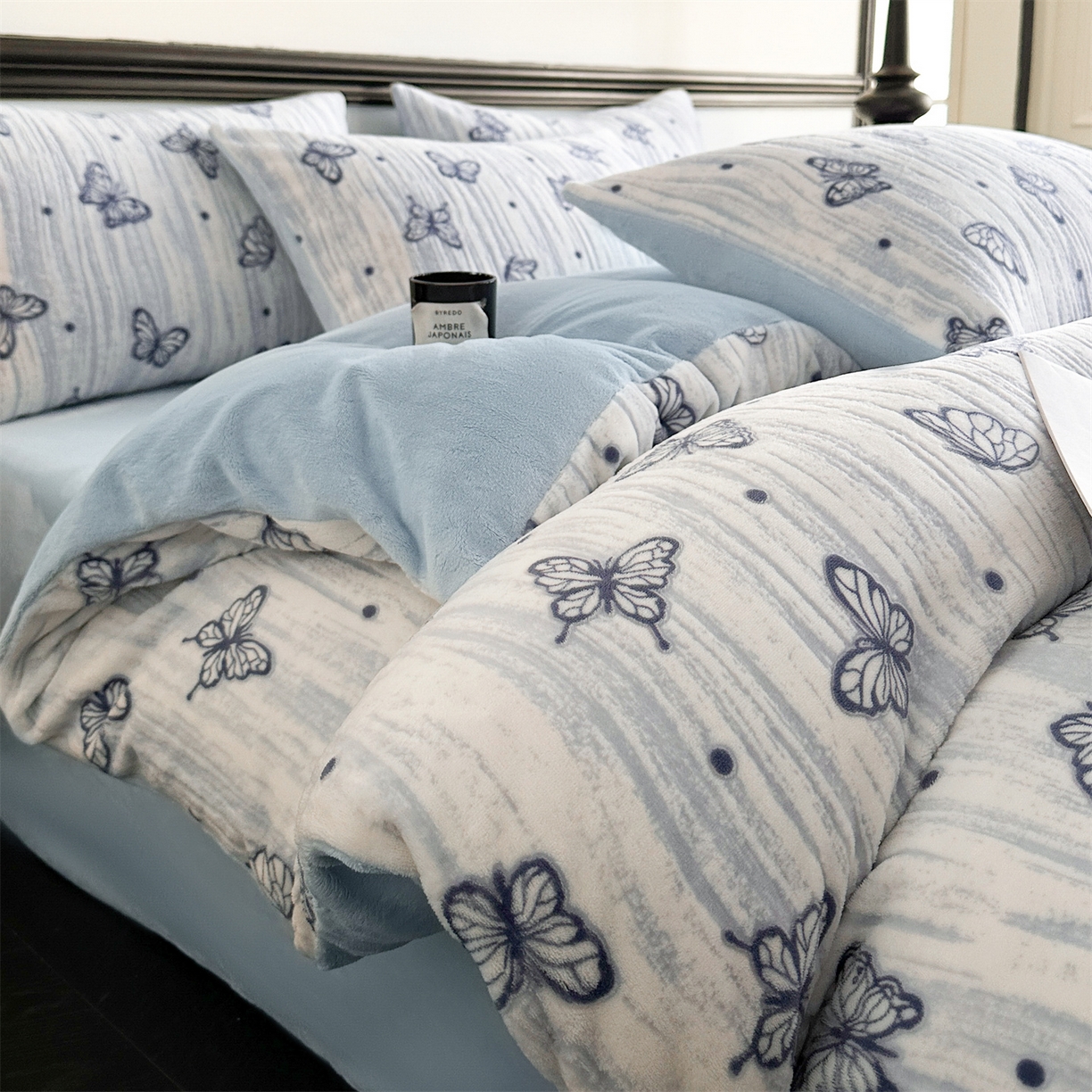 91家纺网 家纺一手货源 找家纺 梦幻之城 2025新款雕花牛奶绒系列四件套-蝶缦 蝶缦-天空蓝