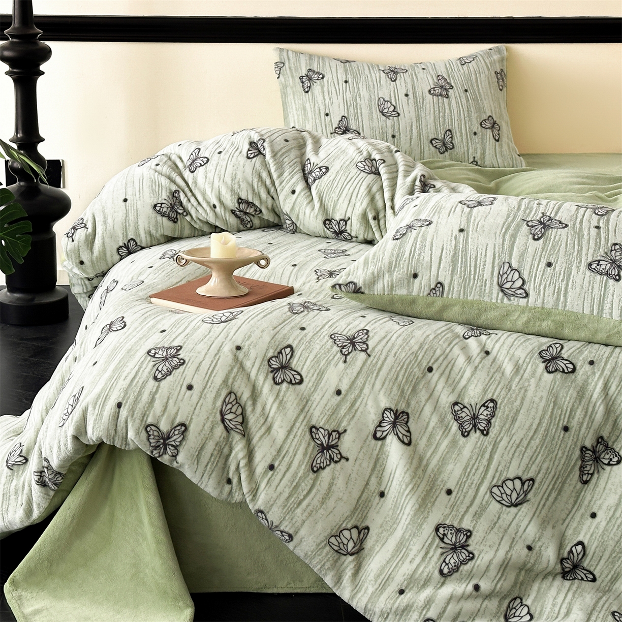 91家纺网 家纺一手货源 找家纺 梦幻之城 2025新款雕花牛奶绒系列四件套-蝶缦 蝶缦-月白绿