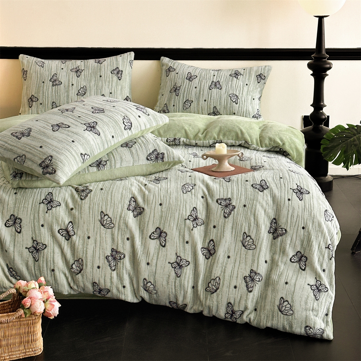 91家纺网 家纺一手货源 找家纺 梦幻之城 2025新款雕花牛奶绒系列四件套-蝶缦 蝶缦-月白绿