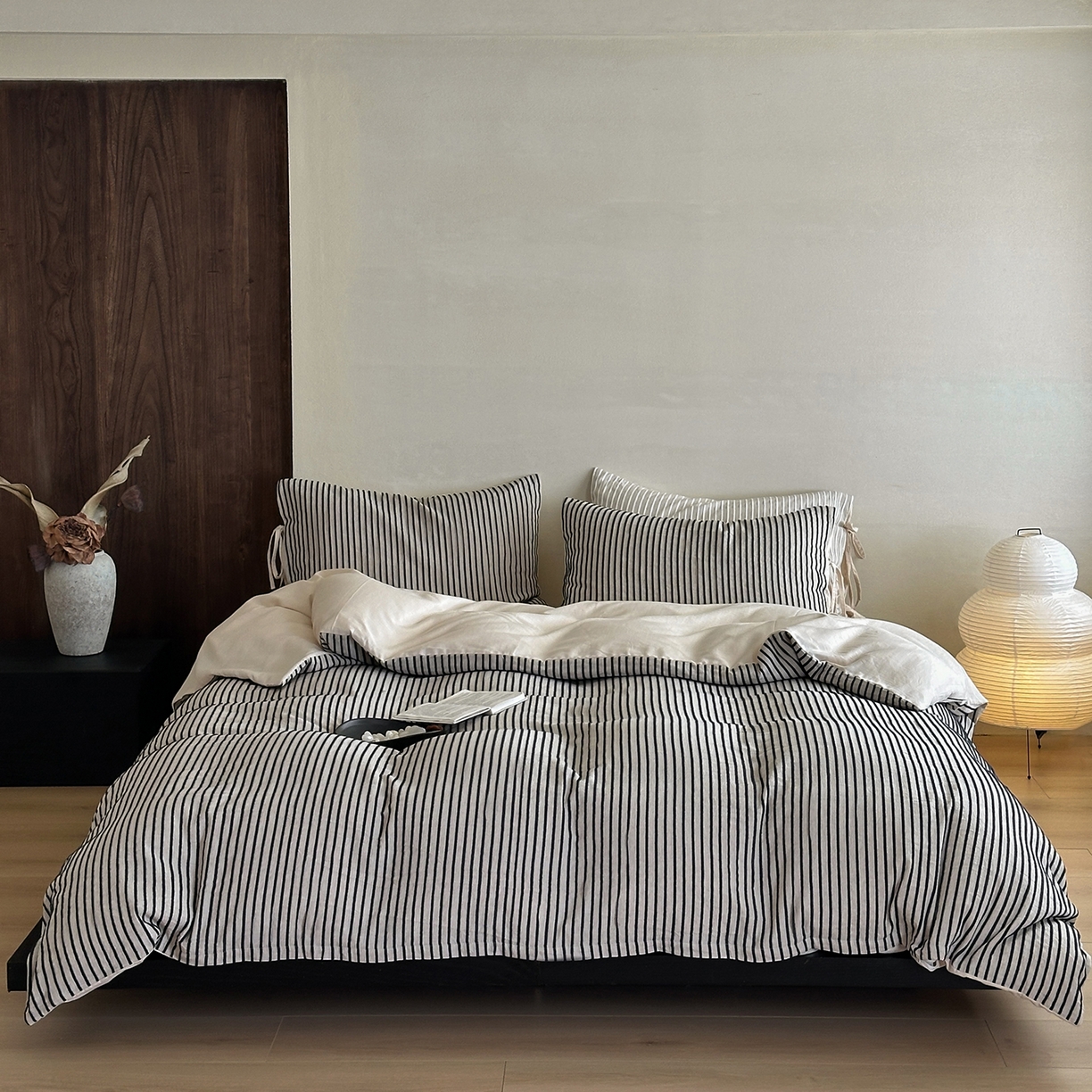 91家纺网 家纺一手货源 找家纺 （总）小春日和 2025新款纯棉棉麻民宿中性风四件套高端全棉人字纹条纹被套加大纯色床单1.8床笠男士四件套